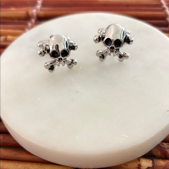 Silver Tone Skull Cuff Links